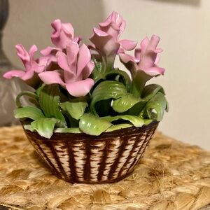 Capodimonte Porcelain Flower Centerpiece with pink roses size 4x4x4